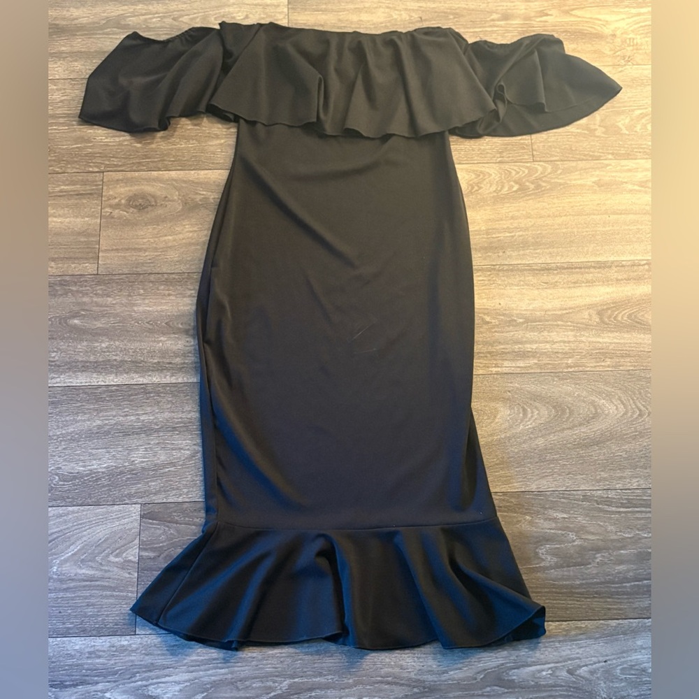 Finejo Spanish-Style Trumpet Dress in Black